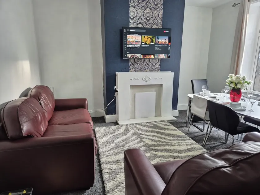 Cozy 4Bedroom Home in Hermitage Street Rishton - Image 1