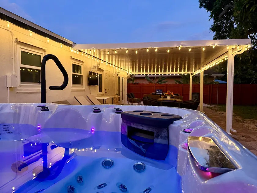 Delray Oasis – Luxe Spa, Fire Pit, Relaxing Escape - Image 1