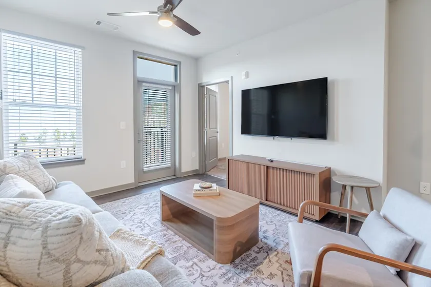 Cozy & Stylish 2BD Apt + Gym & Pool - Image 1