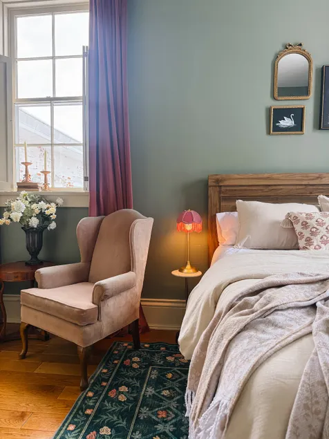 Respite In Stunning Historic Suite (suite 3) - Image 1
