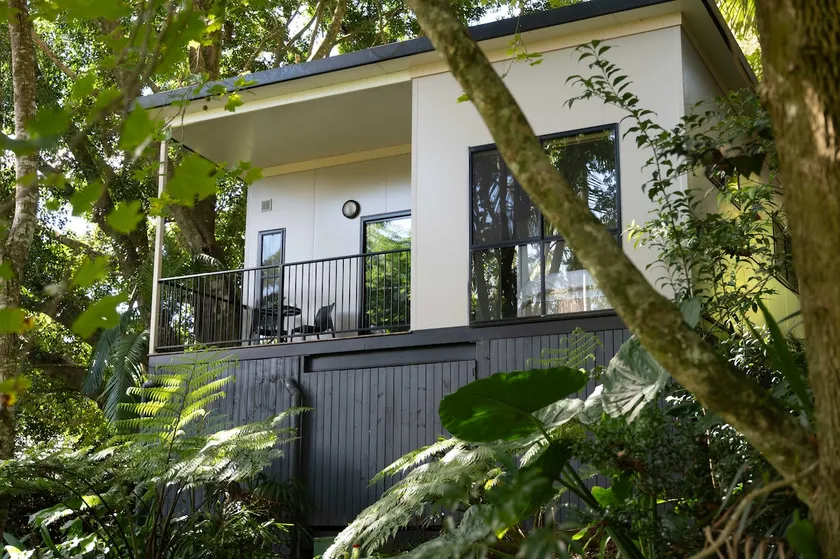 Romantic Figtree Eco Lodge - Walk to Curtis Falls - Image 1