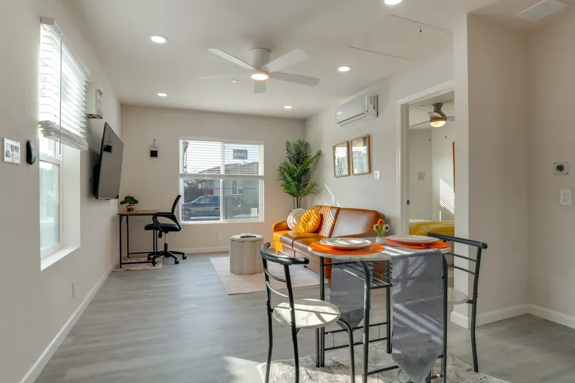 Private Guesthouse Near Hwy 120& I-5 |Kitchen& W/D - Image 1