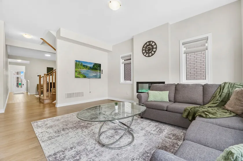 Emerald Dream: Modern Gem 9B/3.5B,Kitchen, Parking - Image 1