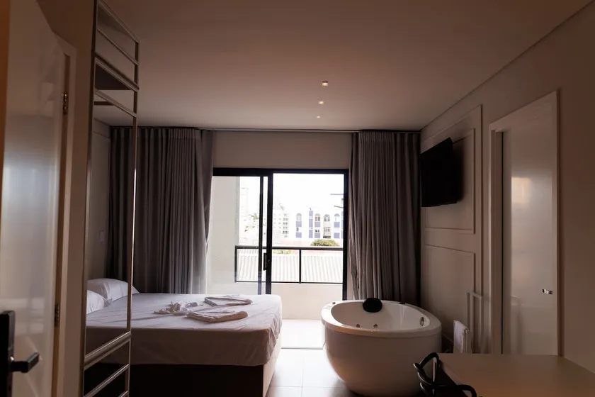 Luxury Suite | Bathtub | Panoramic View | Downtown - Image 1