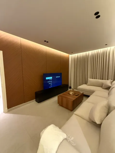 1BR|Luxurious apartmen|65-smart Tv| Great location - Image 1