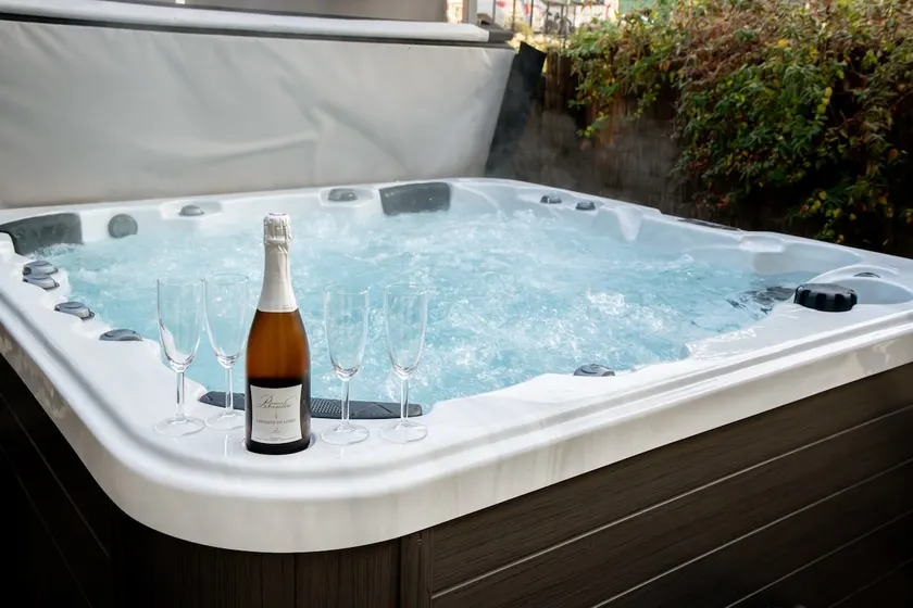 La Maison du Ruisseau *Jacuzzi*Loire* - Image 1