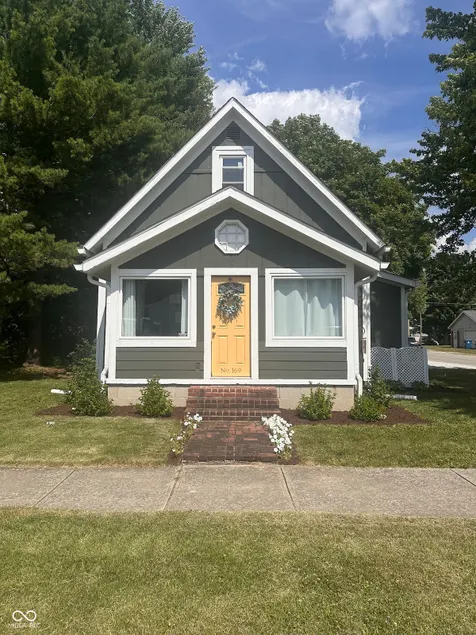 Comfy home, near Grand Park, & Ruoff Music Center. - Image 1