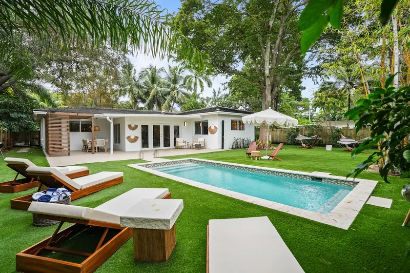 Brand New Luxury Design House Super Host - Image 1