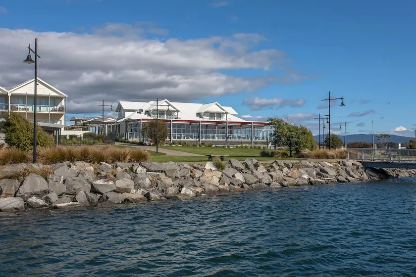 York Cove Hotel - Image 1
