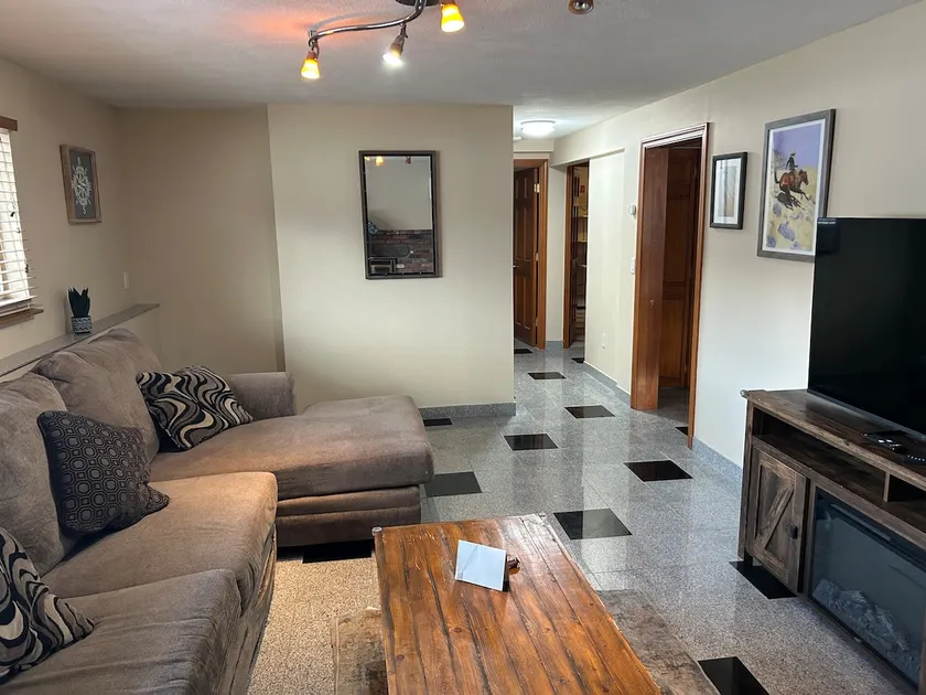 Private Luxury 2 Bedroom Suite - Image 1
