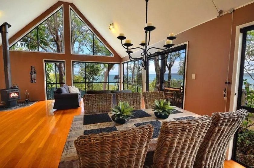 Private Luxury Island Retreat with Panoramic Bay Views - Image 1