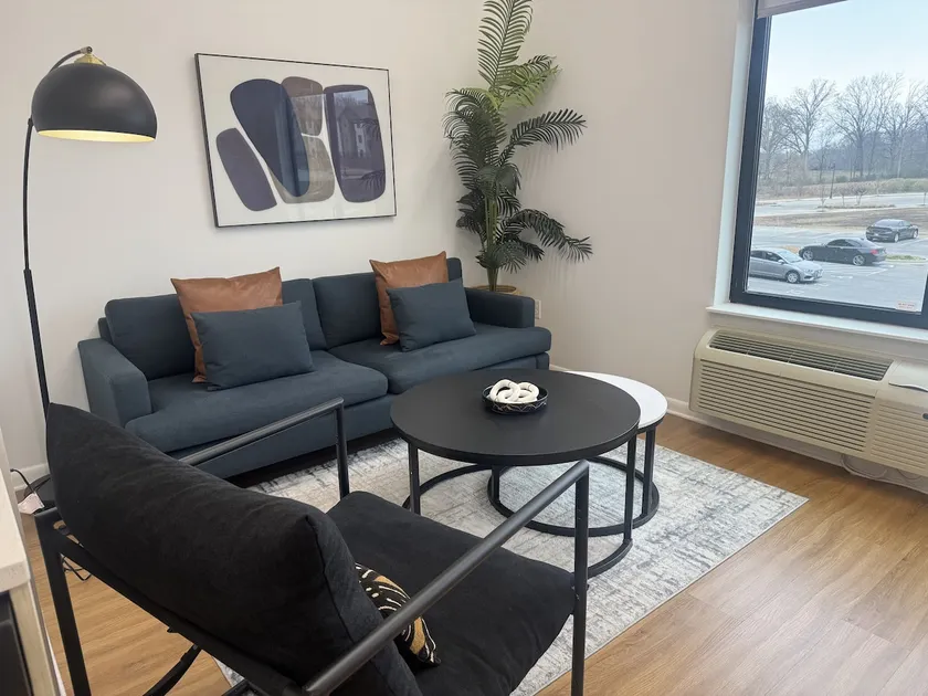 ASU Mid Term Stay/ Quiet Loft/ Gym/ Fast Wifi - Image 1
