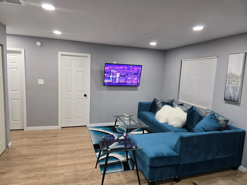 Upscale Peaceful Stay in Gary - Image 1