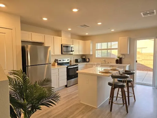 Spacious Home w/Outdoor Dining & BBQ near Galleria - Image 1