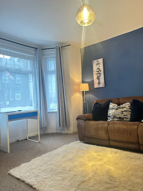 Spacious 3BR Home | Fast WiFi | Free Parking - Image 1