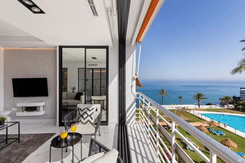 Black and White Beach – Boutique Apt & Sea View - Image 1