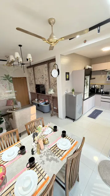 Beige Zenith : 2BHK Apt 32nd floor + Pool - Image 1