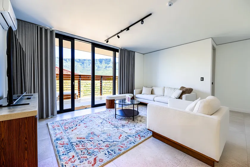 Spacious 3-Bedroom Apartment with Table Mountain Views I Ideal for Families & Groups - Image 1