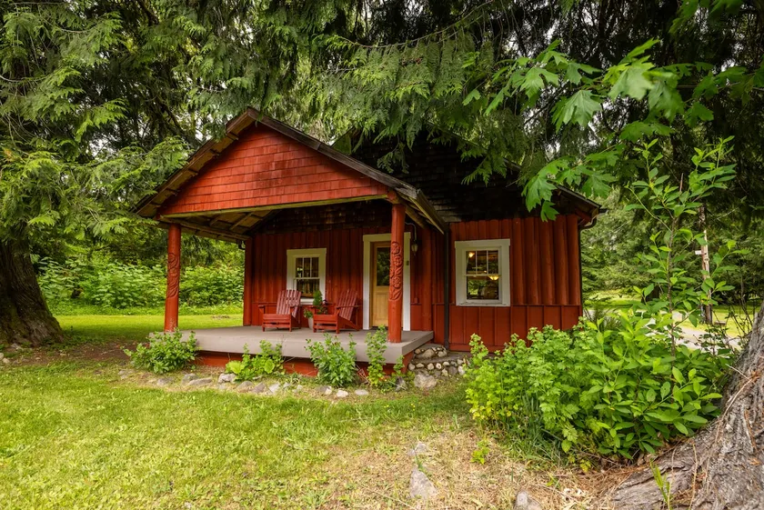Cedar Springs - Mt Rainier cabin on 8 acres with pond - Image 1