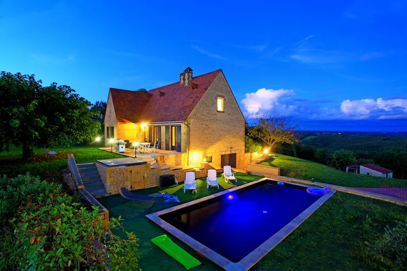 stone setting with stunning views - Image 1