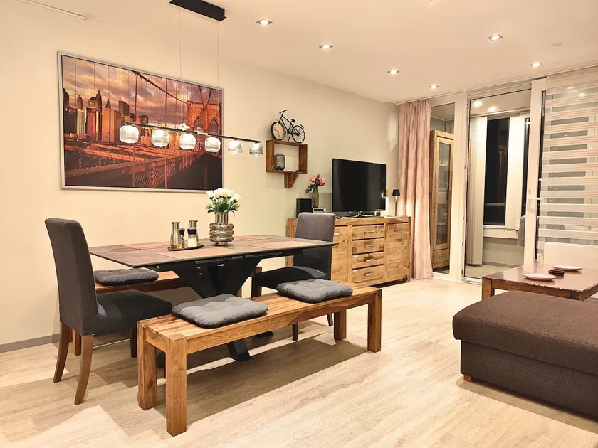 Family apartment - 2 bedrooms, 2 bathrooms, parking, elevator - Image 1
