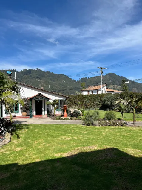 Country estate with gardens and BBQ in Chía - Image 1