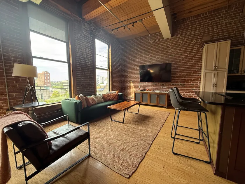 2bd/2ba, private balcony downtown STL - Image 1