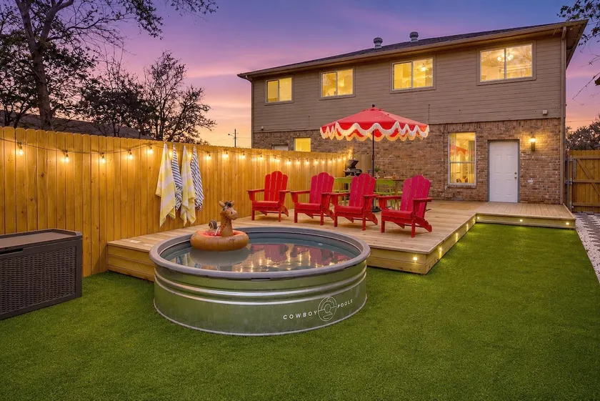 Pool, Putt, Firepit, Backyard Oasis-7 mins to AT&T - Image 1