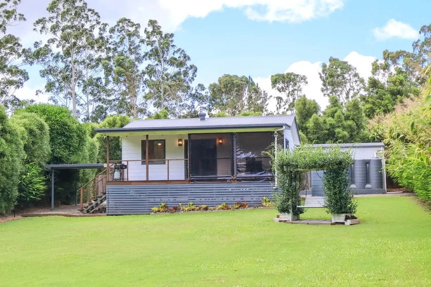 Secluded Cottage with Private Patio in Peachester - Image 1