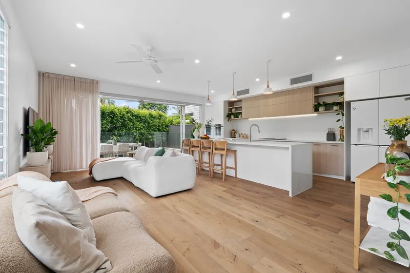 Burleigh Beachside Retreat - Image 1