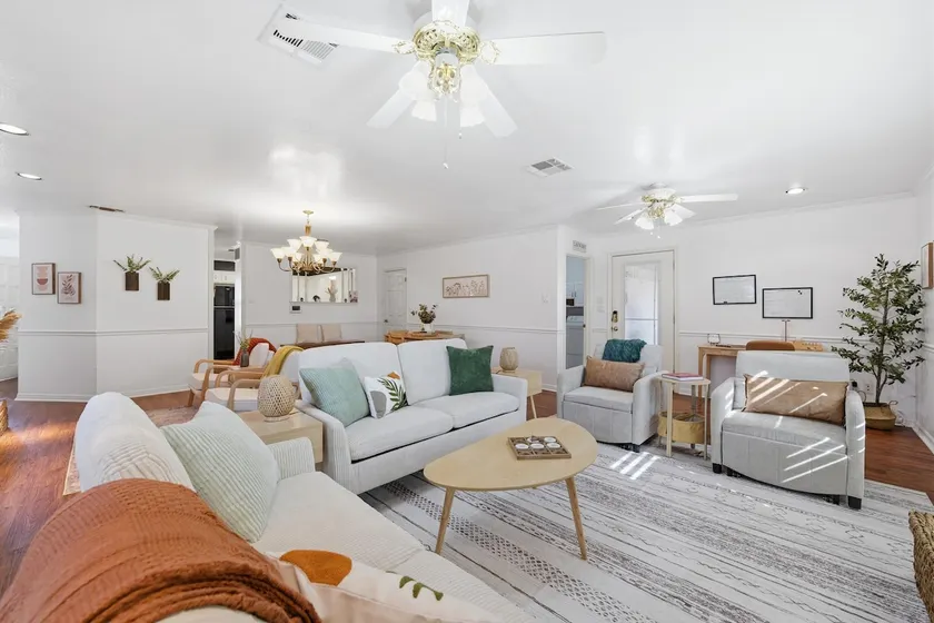 Quiet Flame | Pet Friendly | Near Baylor, Magnolia - Image 1