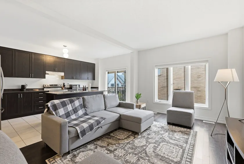 Airy Nest - 4 Beds, 2.5 Baths, 2 Park - Image 1