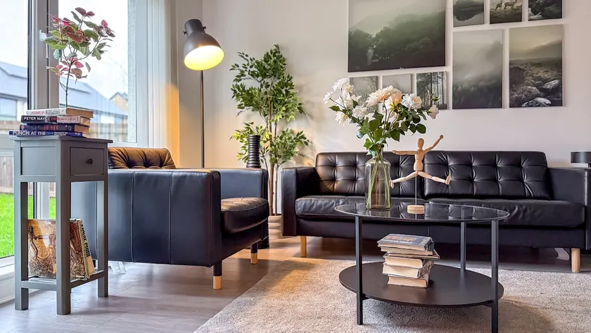 New Modern Detached House with 5bdr Glasgow - Image 1