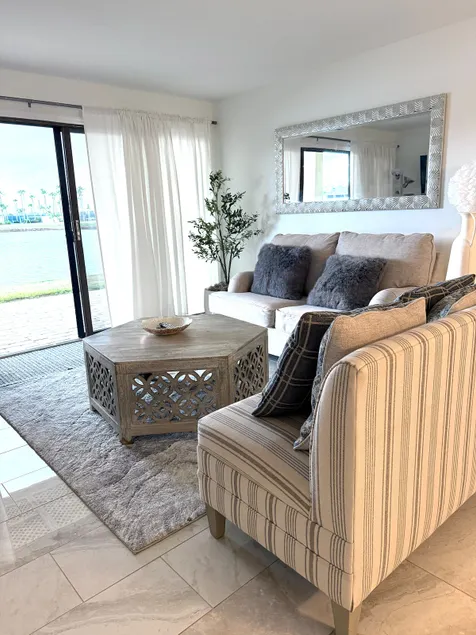Family Cozy Condo with lake view - Image 1