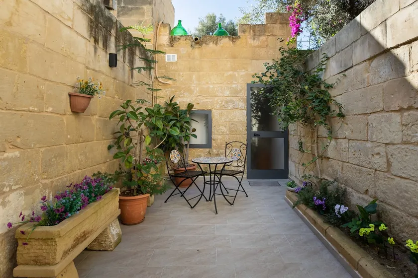 Cosy 3BR Maltese Townhouse - Close to Valletta by Isola360 - Image 1