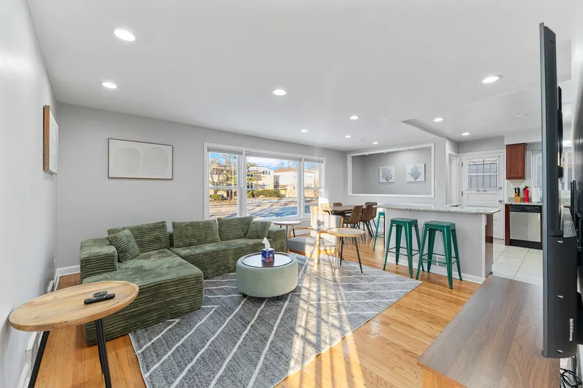 Bright & Modern 4BR Skokie Retreat - Image 1