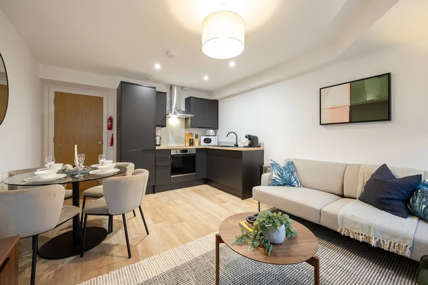 Urban Retreat - Stylish One-Bedroom Apartment - Image 1
