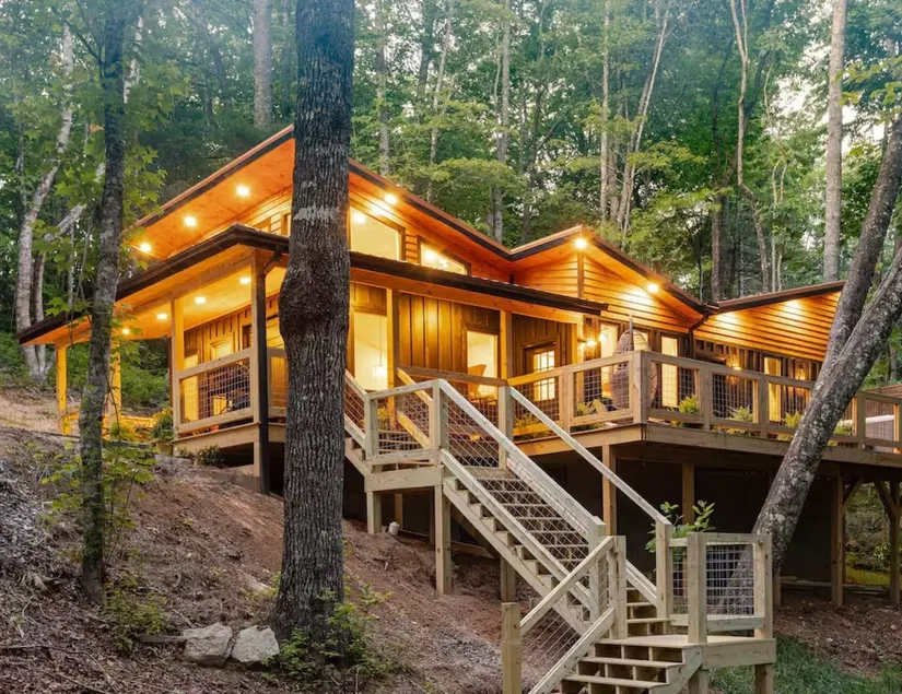 The Onyx: Walk to Falls, Hot Tub, Resort, Luxe - Image 1