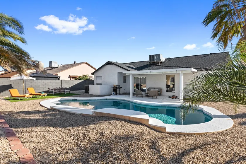 Renovated Oasis with FREE Heated Pool - Image 1