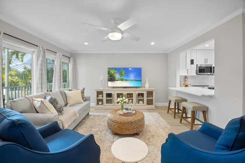 Seashells Unit 18-Coastal Breeze - Image 1