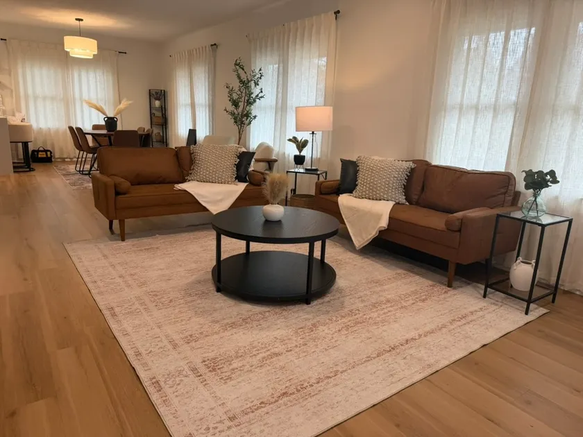 Prime Location! Spacious Family-Friendly Home - Image 1