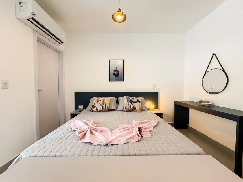 Sophisticated Loft: Pool, Barbecue Grill, Air Conditioning - Image 1