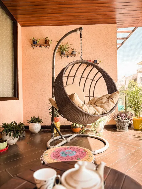 Stylish 3BR Stay w/ Balcony & Parking | Raja Park - Image 1