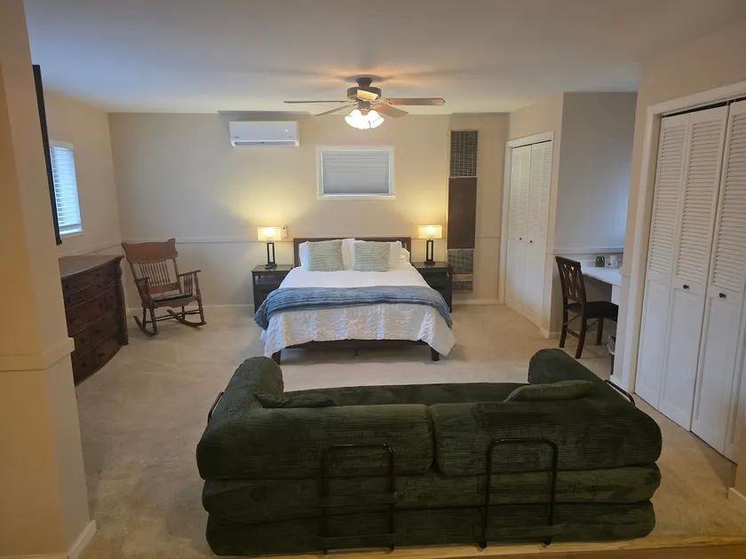 Private Quiet Cozy Single Conveniently Located - Image 1