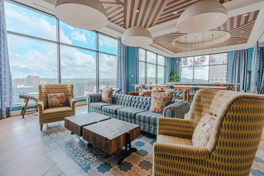 Stylish 1 Bed In Downtown Cincinnati - Image 1