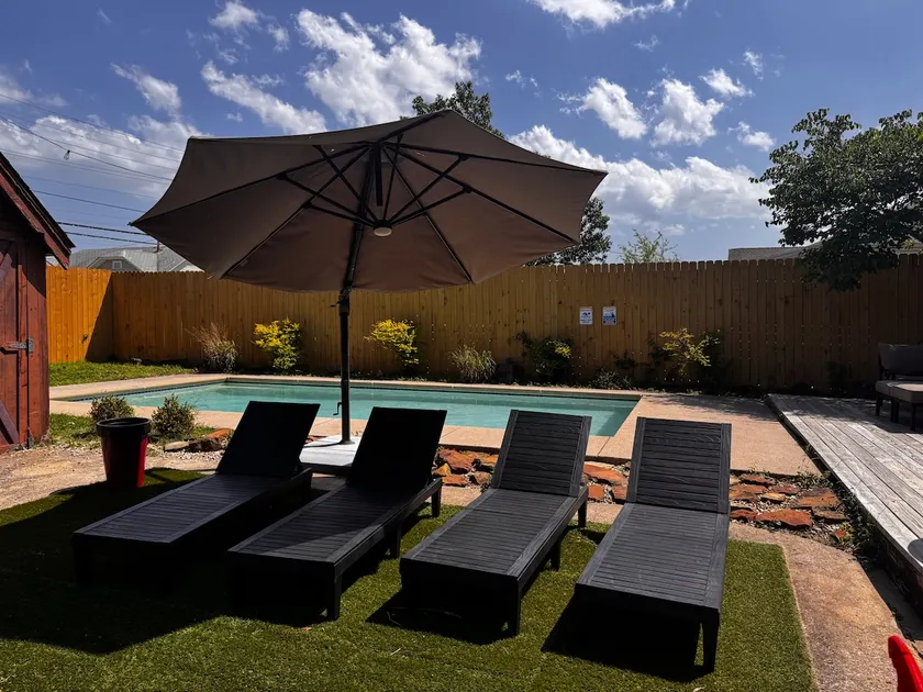 Romantic getaway: Hot Tub, Massage Room, Pool! - Image 1