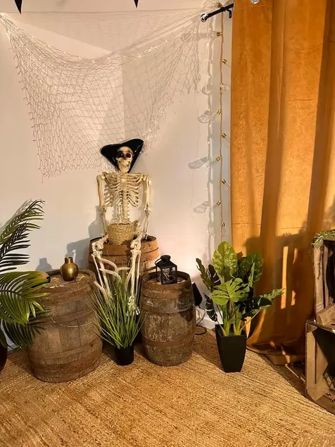 Black Pearl - themed suite with parking - A/C - Image 1