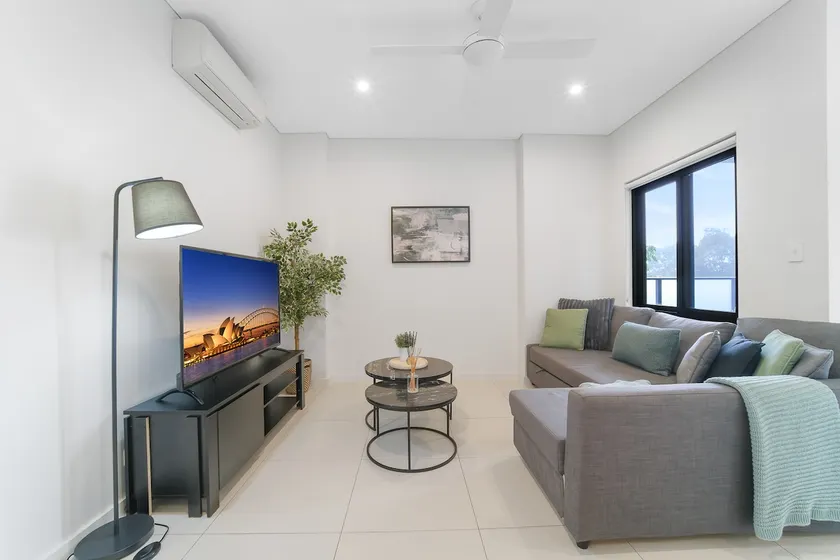 Sydney Two-Level 3BDR 3BATH near CBD & Olympic Park - Image 1
