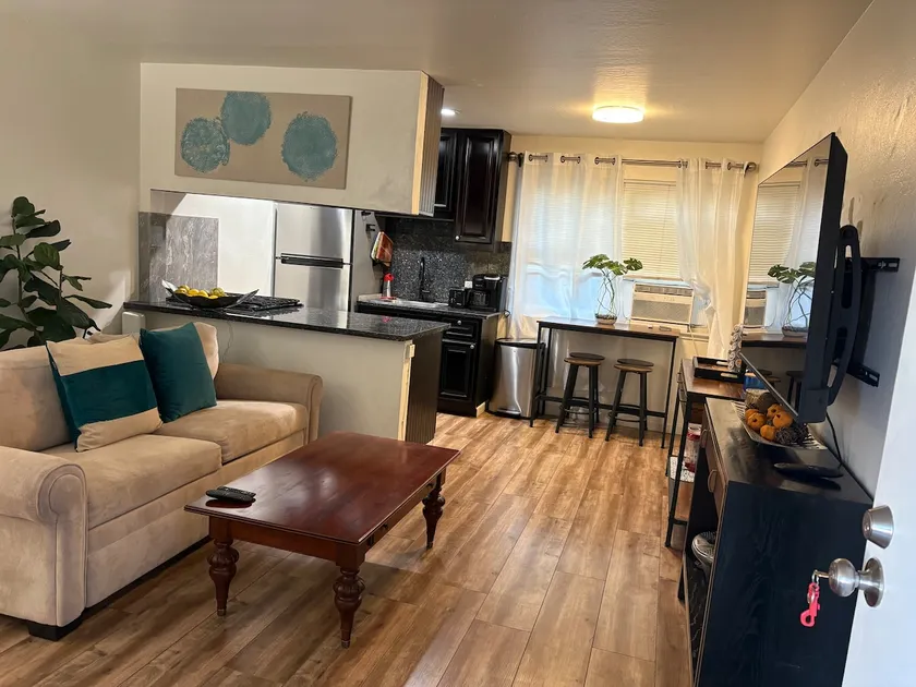 Cozy Stay Near Apple & Shopping - Image 1