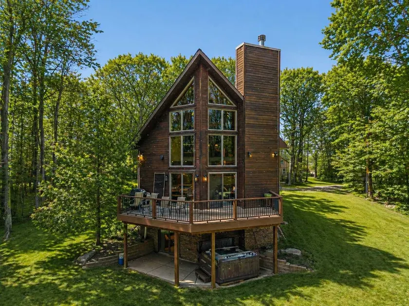 7Springs, Sleeps 12, HotTub, FirePit, Modern Cabin - Image 1